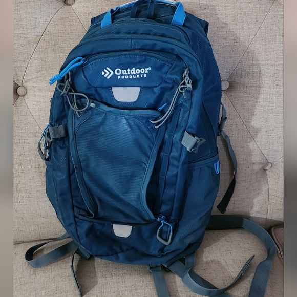 Outdoor Hydration Backpack - Picture 2 of 3